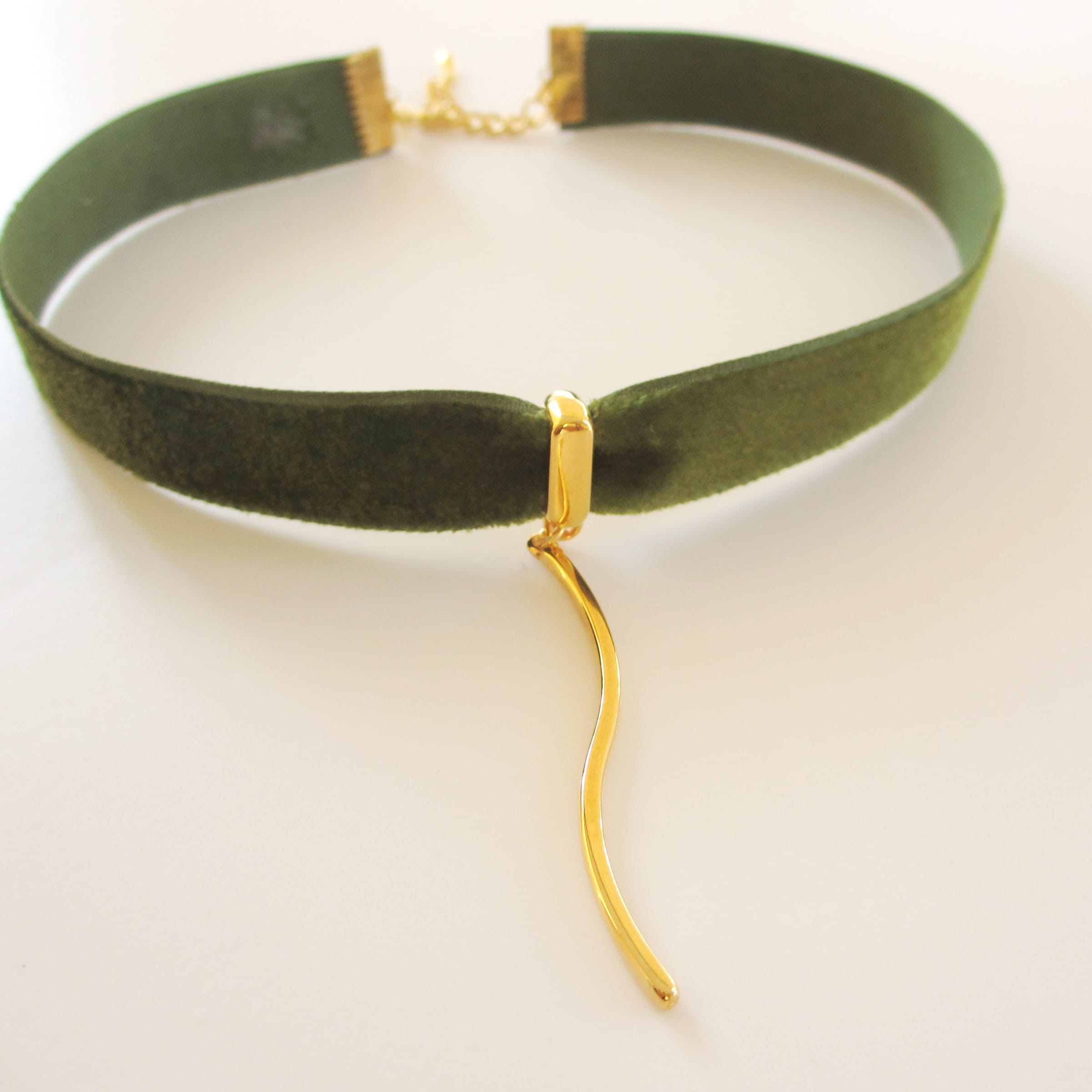 Velvet long flow choker – Βελούδινο τσόκερ λαδί