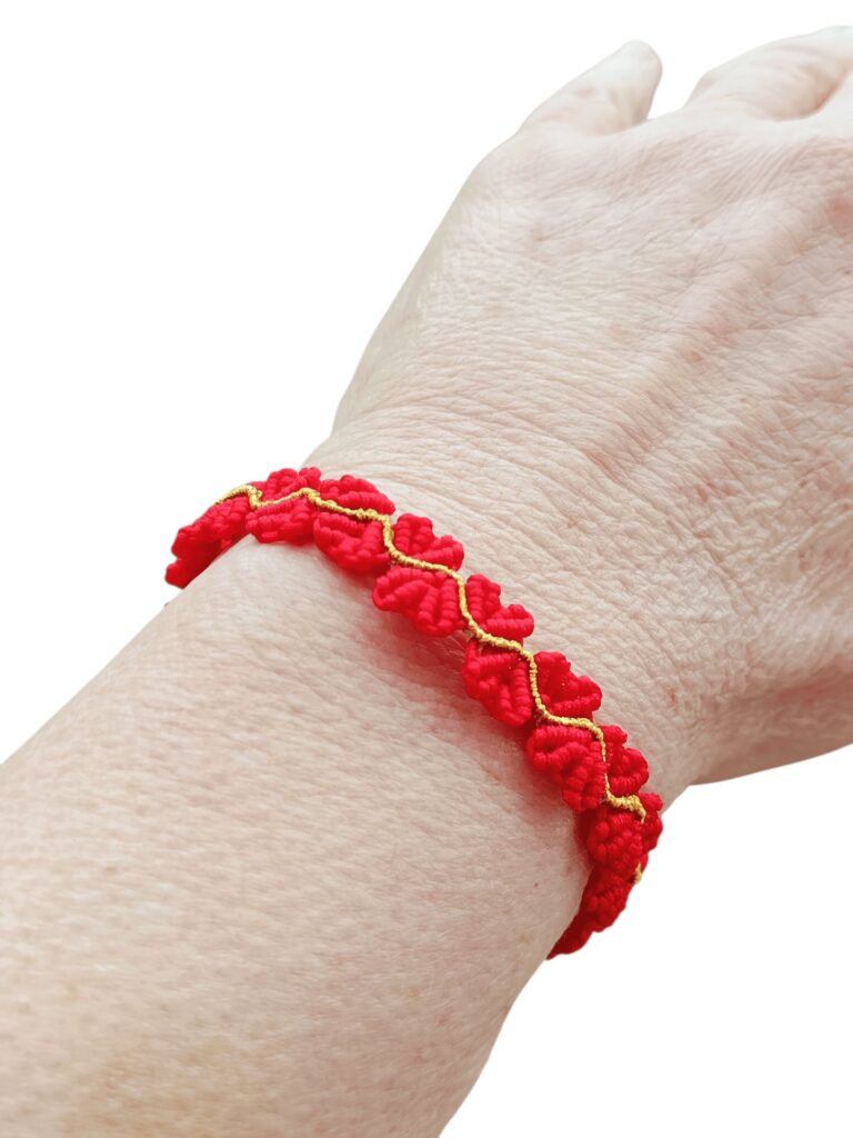 Χειροποίητο νεανικό βραχιόλι καρδούλες macrame valentine