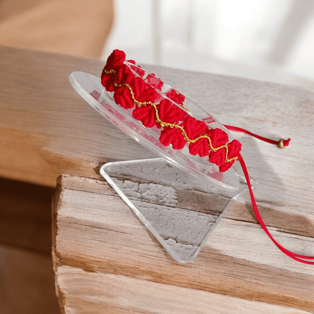 Χειροποίητο νεανικό βραχιόλι καρδούλες macrame valentine