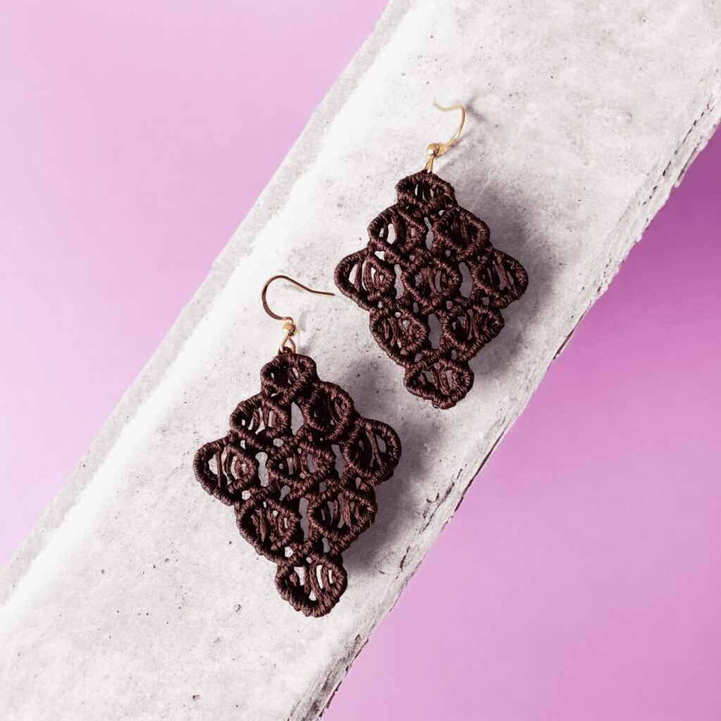 Χειροποίητα σκουλαρίκια καφέ macrame