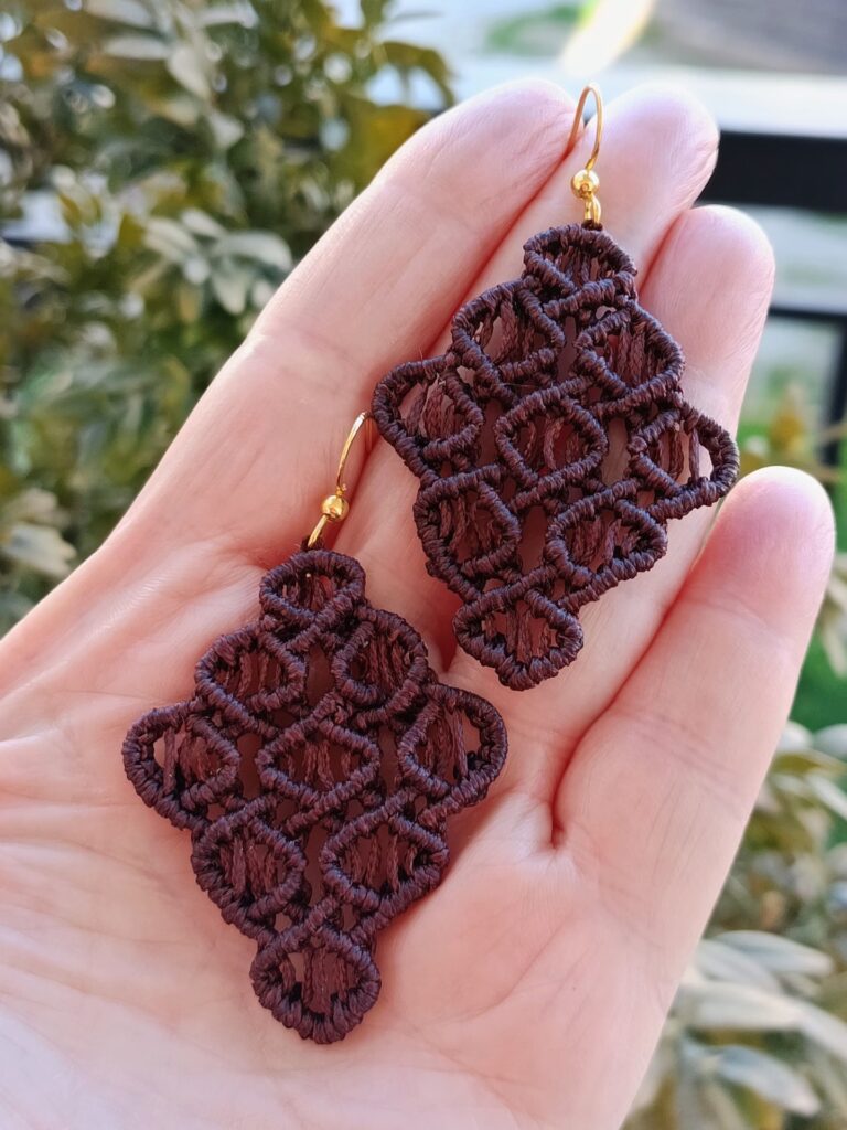 Χειροποίητα σκουλαρίκια καφέ macrame