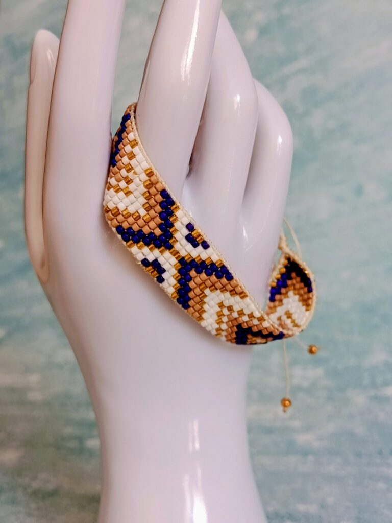 Χειροποίητο βραχιόλι με χάντρες Miyuki και macrame
