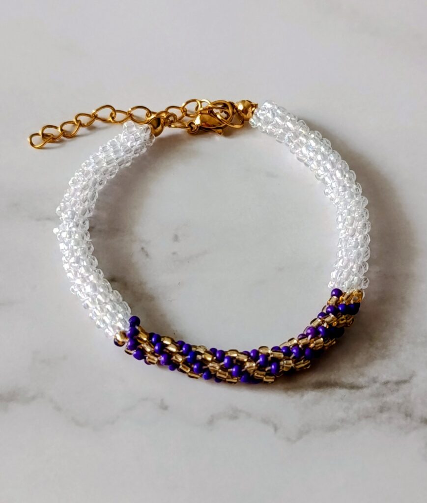 Χειροποίητο βραχιόλι με χάντρες seed beads άσπρο και μπλε
