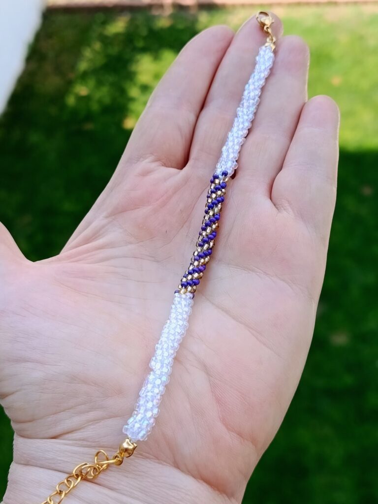Χειροποίητο βραχιόλι με χάντρες seed beads άσπρο και μπλε
