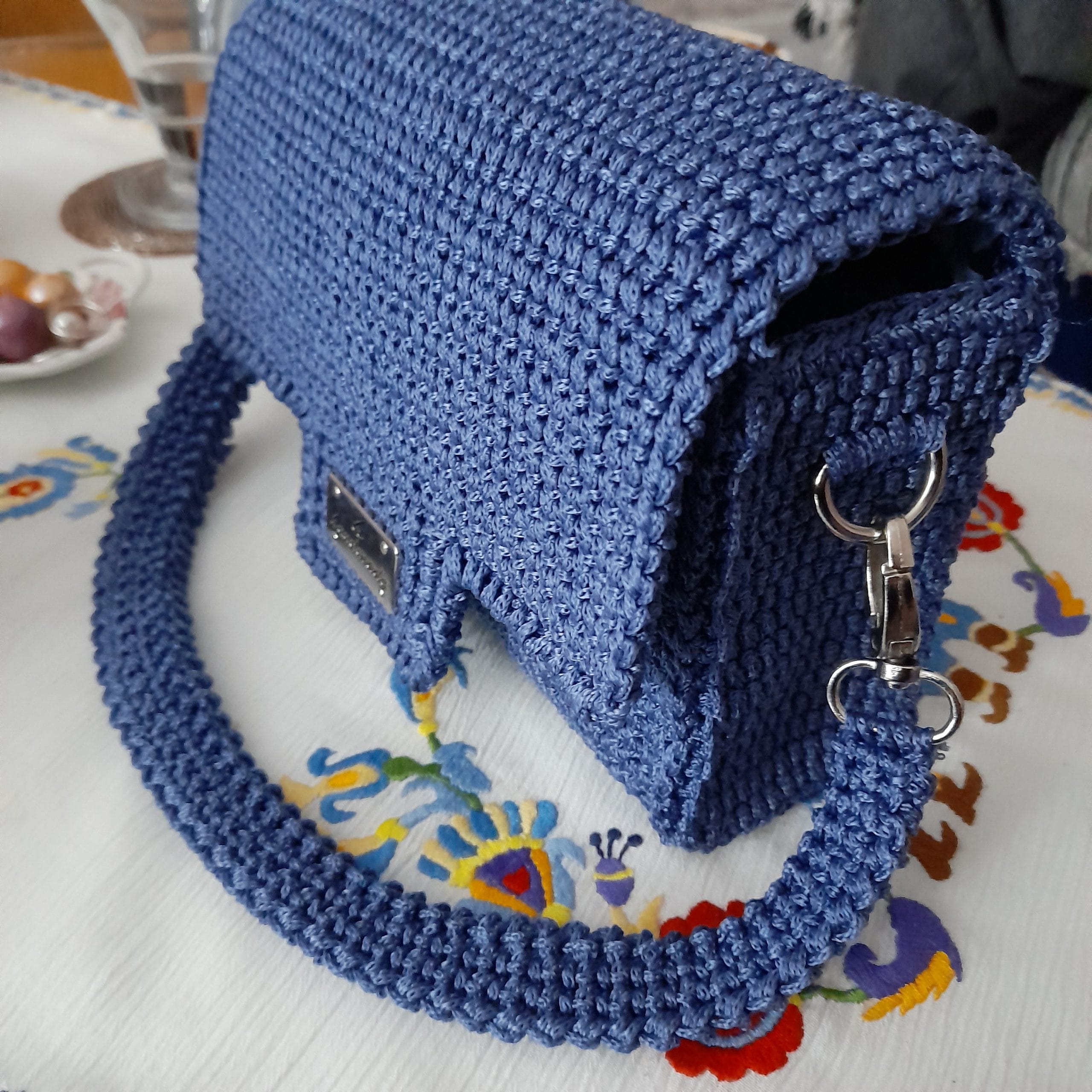 Blue πλεκτή τσάντα ώμου τύπου clutch