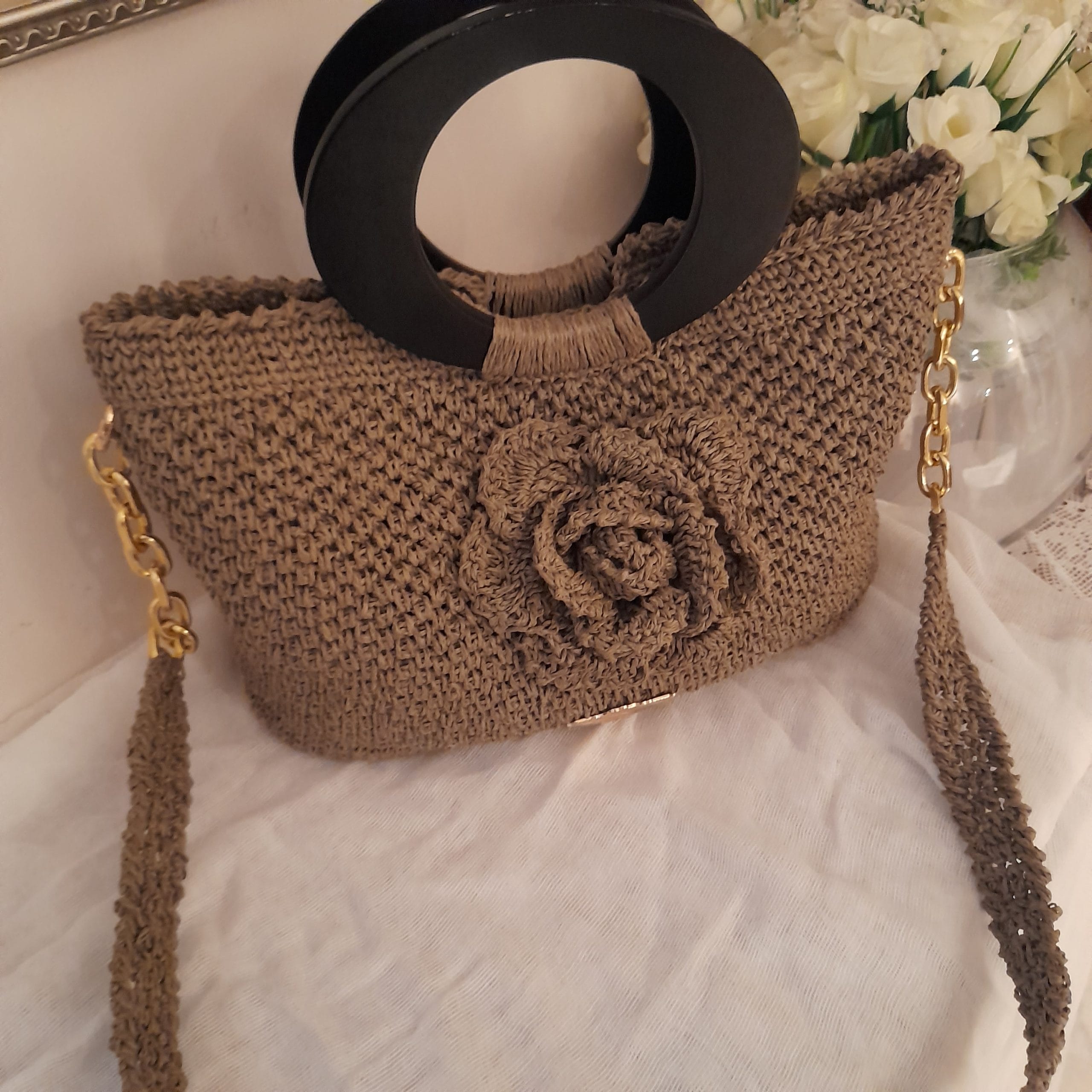 Tote raffia: πλεκτή τσάντα ψάθα