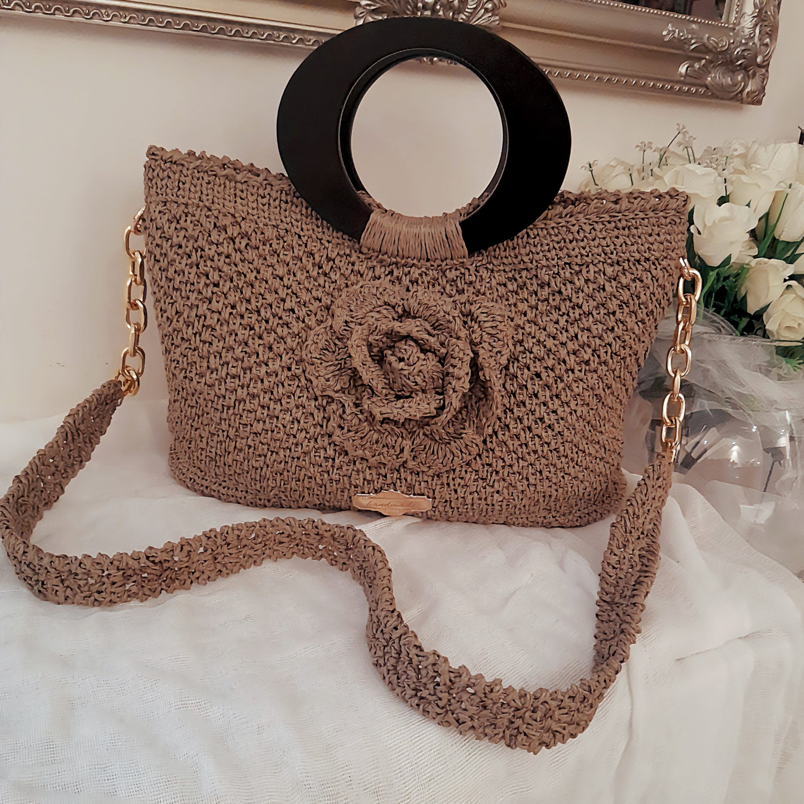 Tote raffia: πλεκτή τσάντα ψάθα