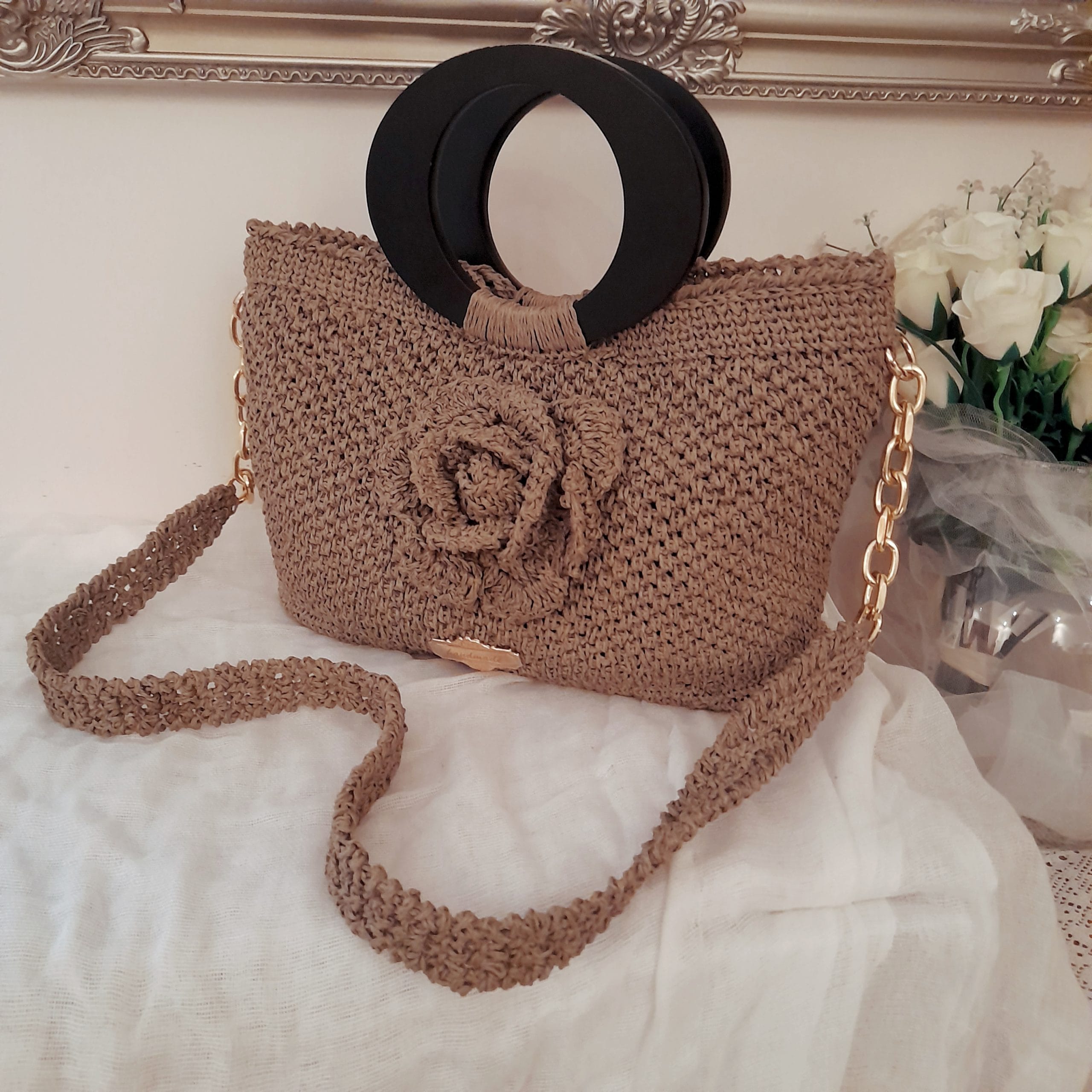 Tote raffia: πλεκτή τσάντα ψάθα