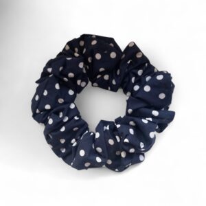 Χειροποίητο “Rosie” scrunchie πουά μπλε μεγάλο