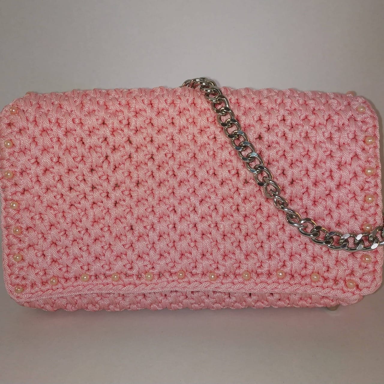 Χειροποίητο πλεκτό ροζ clutch με πέρλες