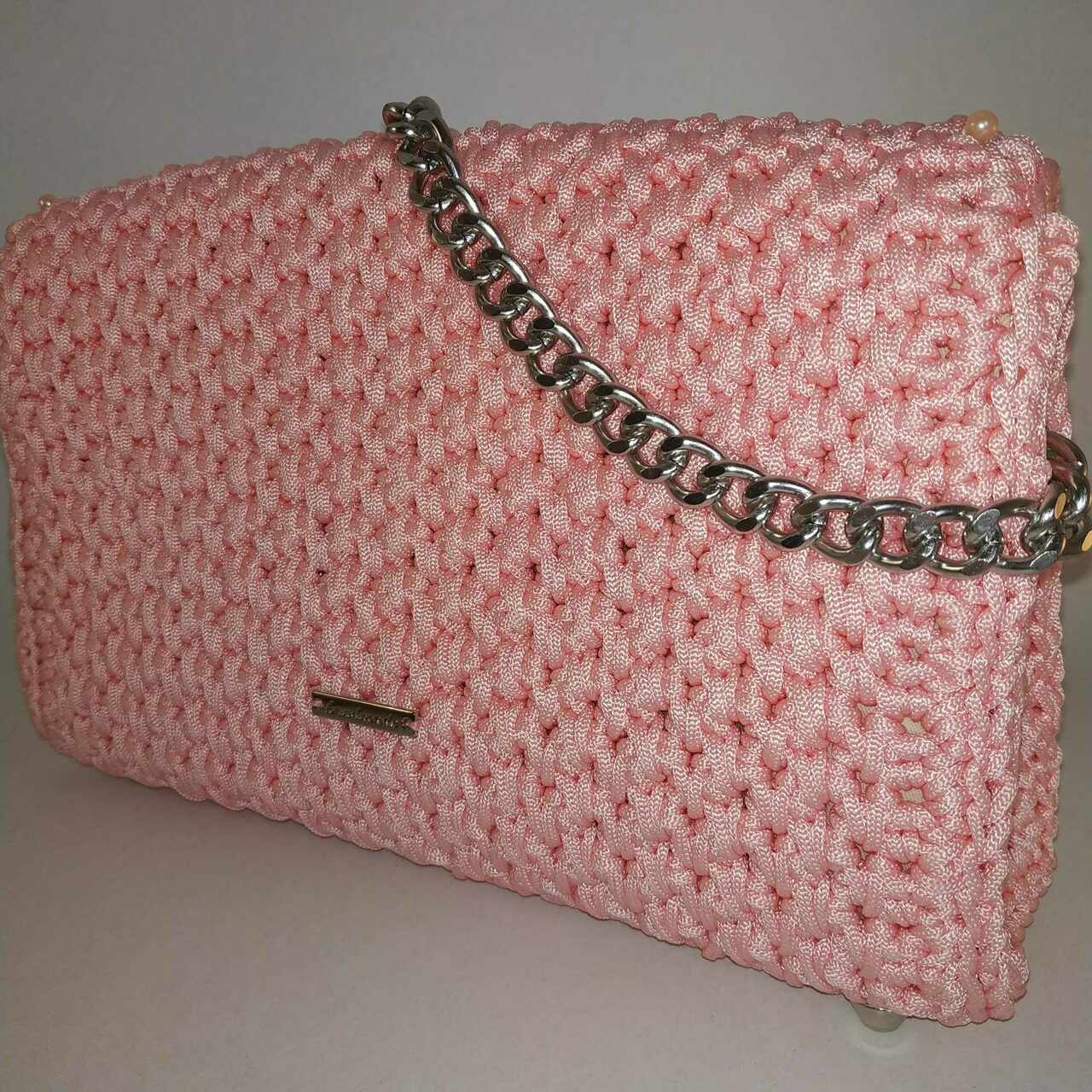 Χειροποίητο πλεκτό ροζ clutch με πέρλες
