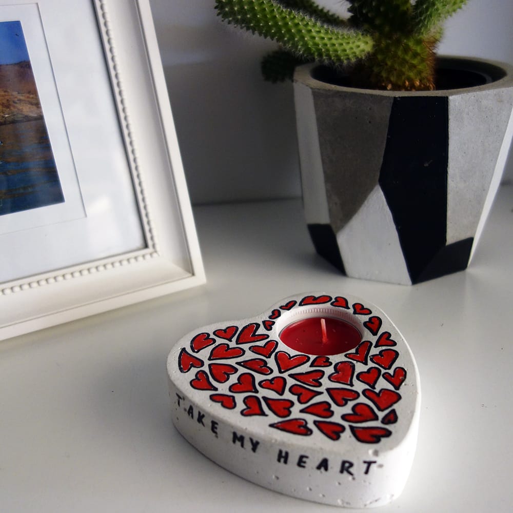 Τσιμεντένια βάση για ρεσώ καρδιά "TAKE MY HEART" red and white