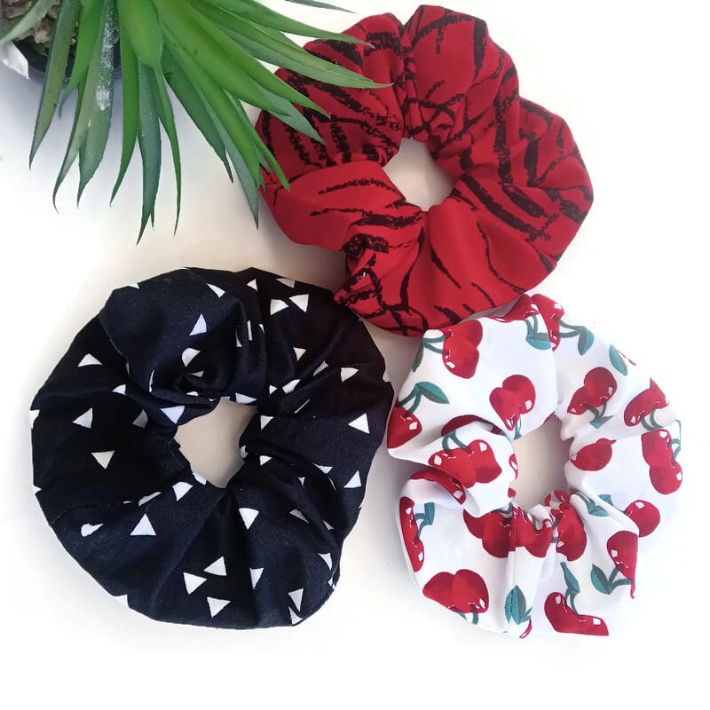 All day scrunchies σε μαύρο κόκκινο λευκό
