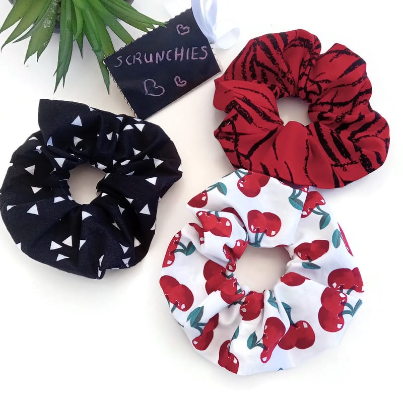 All day scrunchies σε μαύρο κόκκινο λευκό