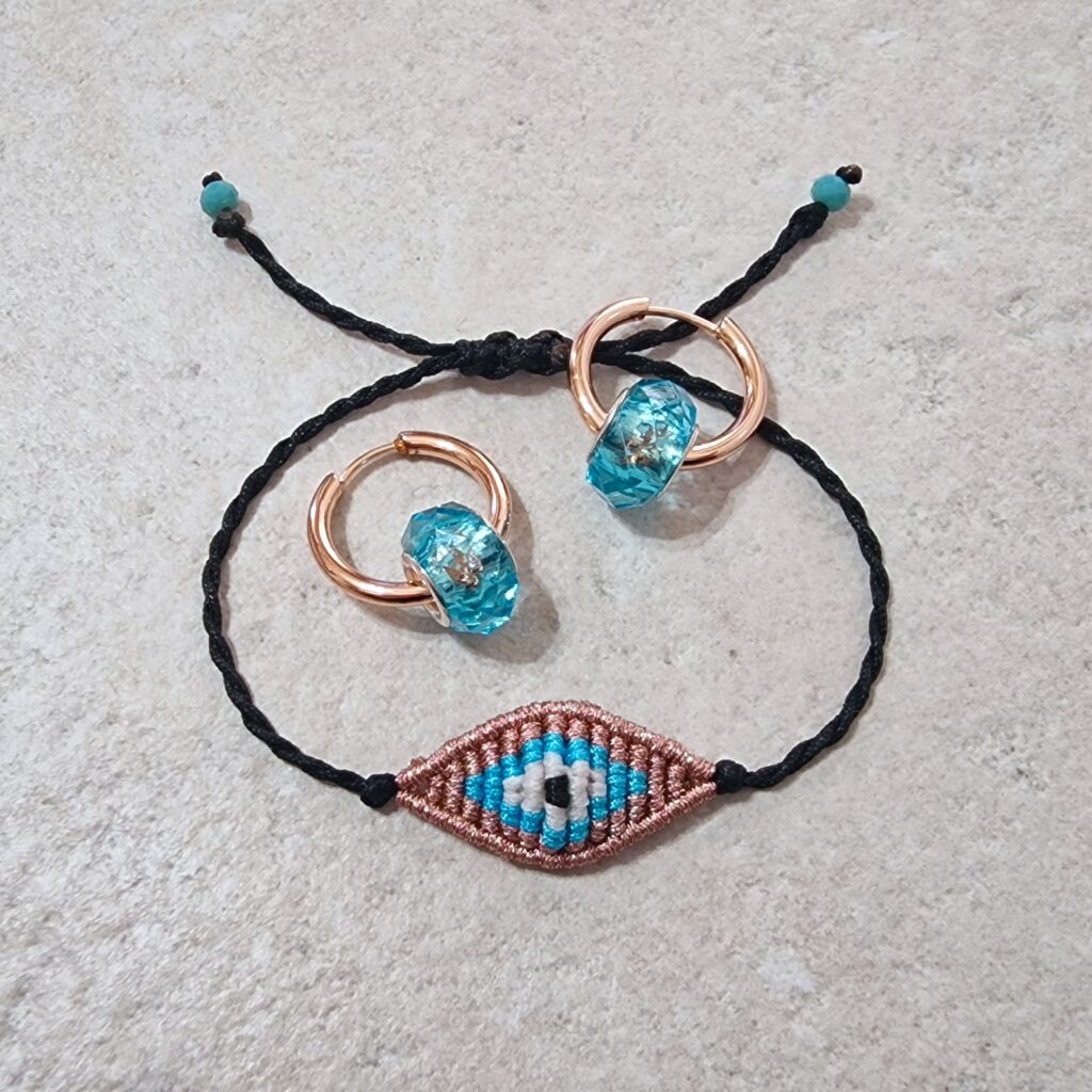 Σετ βραχιόλι boho chic μάτι χειροποίητο μακραμέ και σκουλαρίκια ατσάλινοι κρίκοι ροζ χρυσό