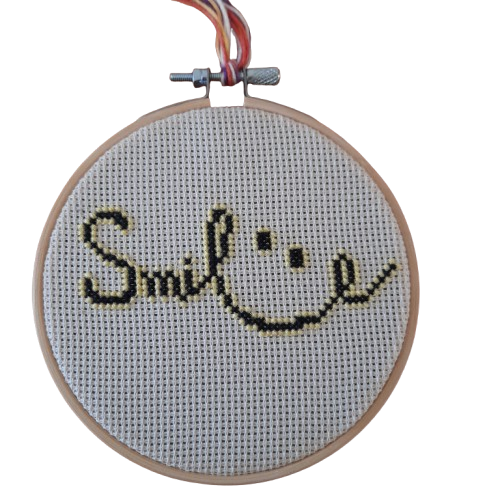 Κέντημα σταυροβελονιά "Smile"