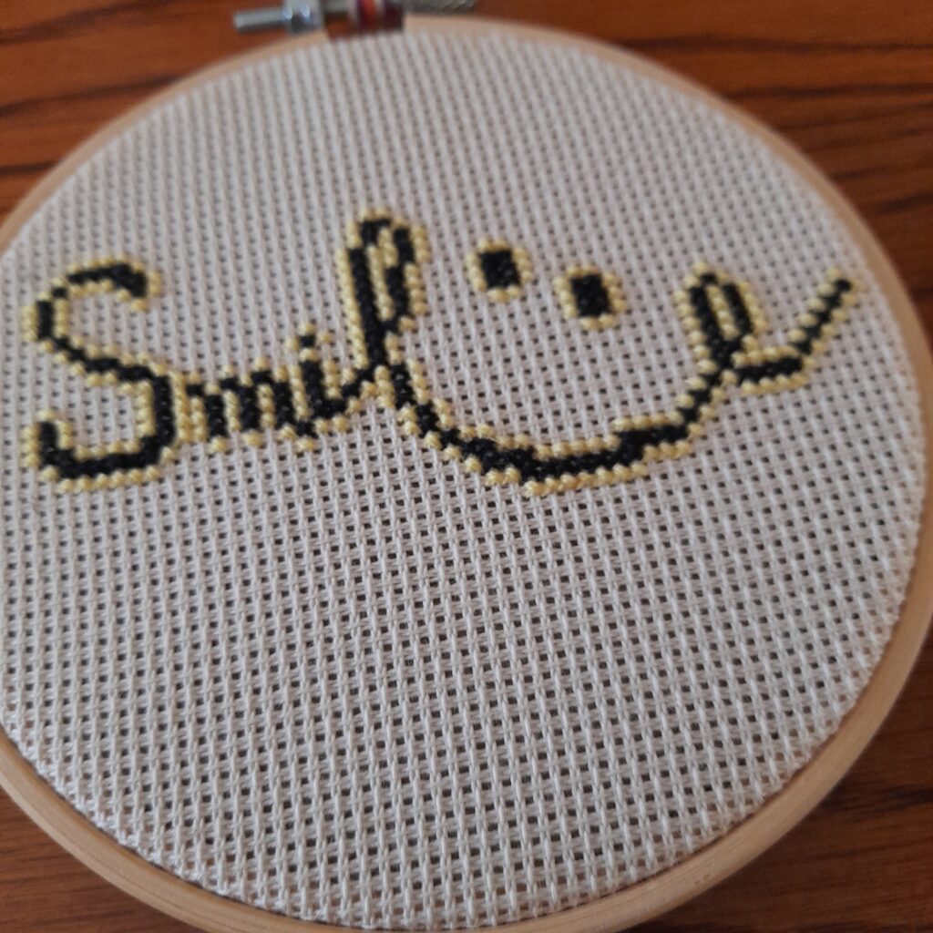 Κέντημα σταυροβελονιά "Smile"