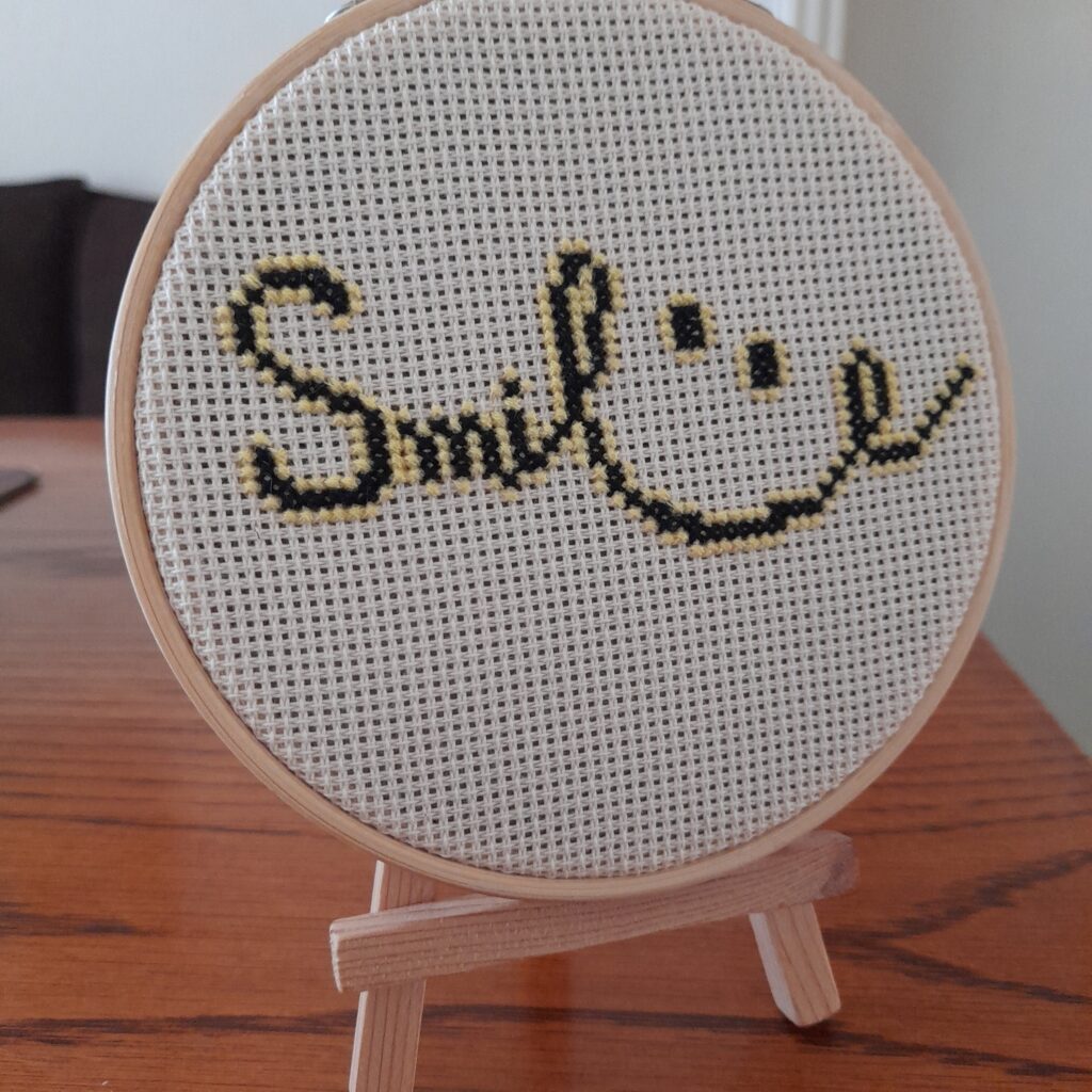 Κέντημα σταυροβελονιά "Smile"