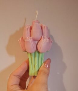 Tulip bouquet candle