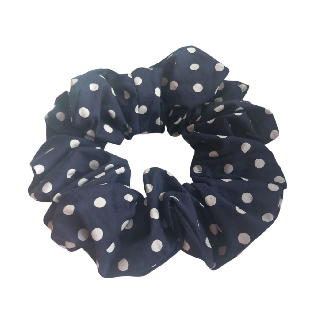 Χειροποίητο "Rosie" scrunchie πουά μπλε μεγάλο