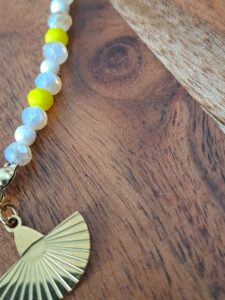 Χειροποίητο κολιέ με φυσικές πέρλες και κρυσταλλάκια