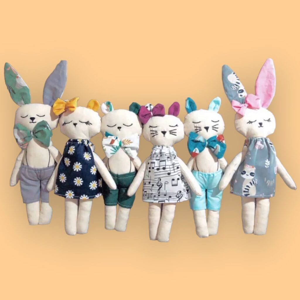 Daisy the Bear – Χειροποίητη Υφασμάτινη Κούκλα