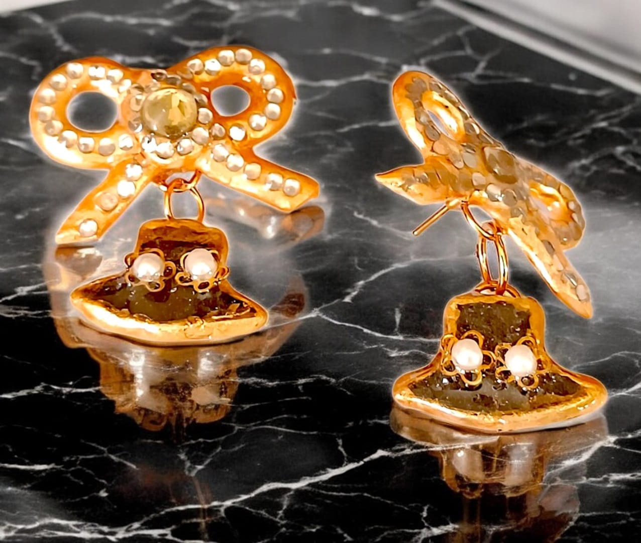 Χειροποίητα Σκουλαρίκια -earring hat- από πολυμερή πηλό, υγρό γυαλί, ζιργκόν και πέρλες