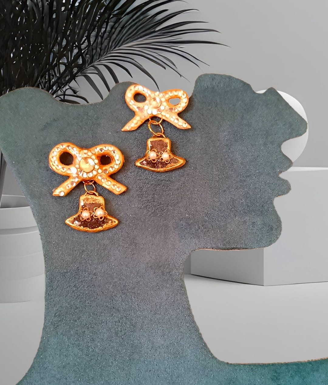 Χειροποίητα Σκουλαρίκια -earring hat- από πολυμερή πηλό, υγρό γυαλί, ζιργκόν και πέρλες