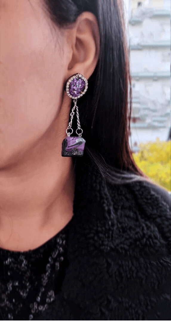 Χειροποίητα Σκουλαρίκια -earring bag- από πολυμερή πηλό,επικαλυμμένα με υγρό γυαλί και κούμπωμα καρφάκι ατσαλινο με στρας