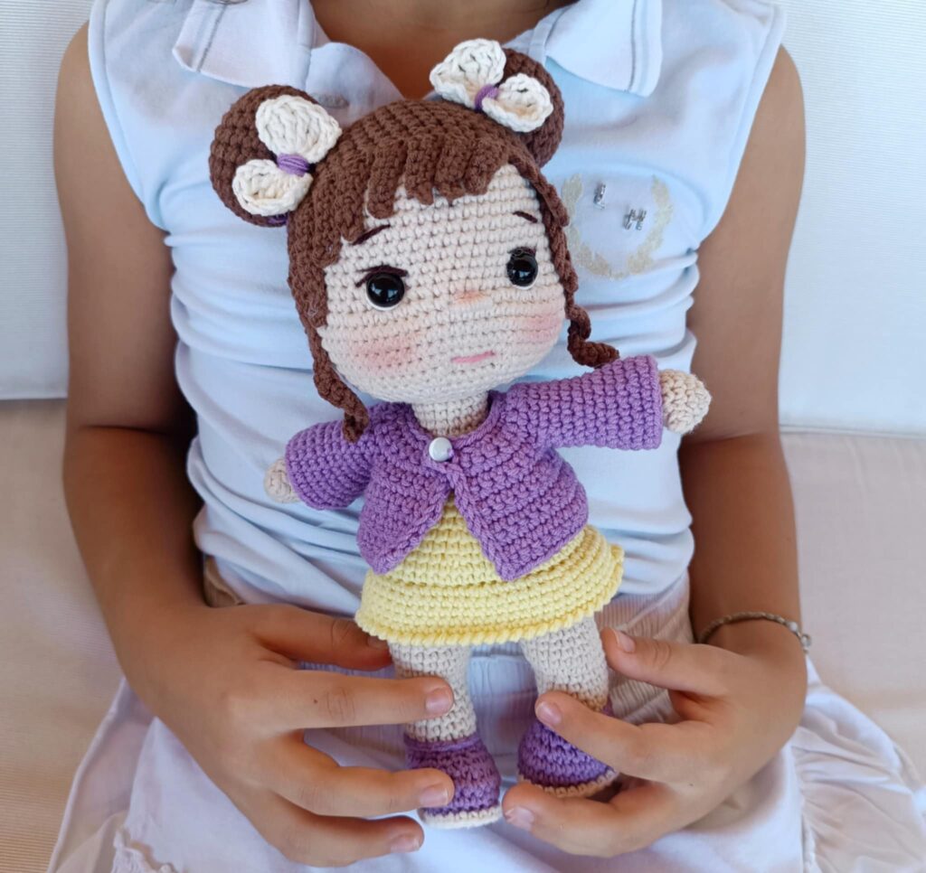 Κούκλα πλεκτή χειροποίητη, amigurumi, ύψους 26 εκ. "Έλενα"