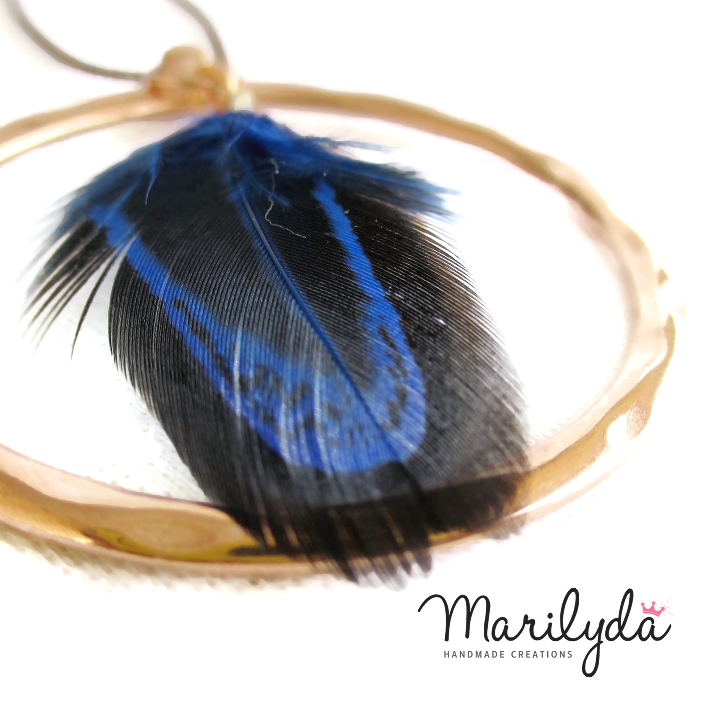 Κολιέ "Circle Feather" rose gold με μπλε φτερό πετεινού