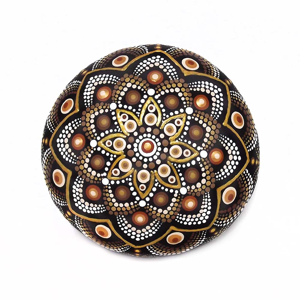 Mandala λουλούδι, ζωγραφισμένο σε μεγάλη φυσική πέτρα θαλάσσης