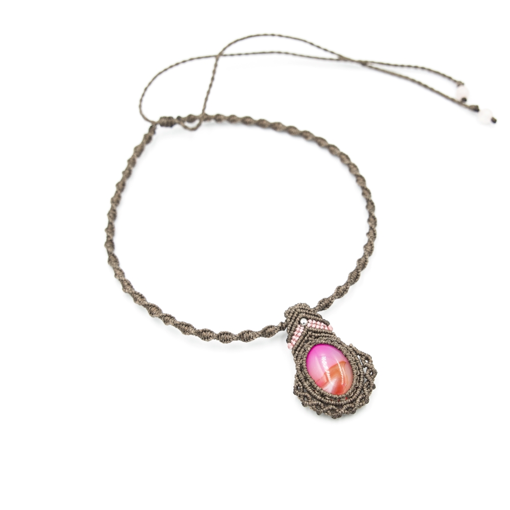 Kολιέ macrame με ημιπολύτιμη πέτρα, φούξια αχάτη