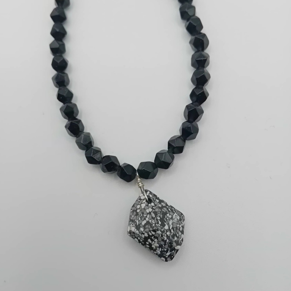 Χειροποίητο κολιέ με μαύρο Αχάτη και Swarovski