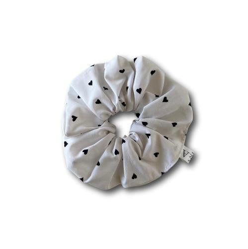 White-black hearts scrunchie