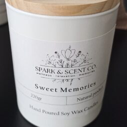 Αρωματικό κερί σόγιας Πικάντικη Σταφίδα - Sweet Memories 220g