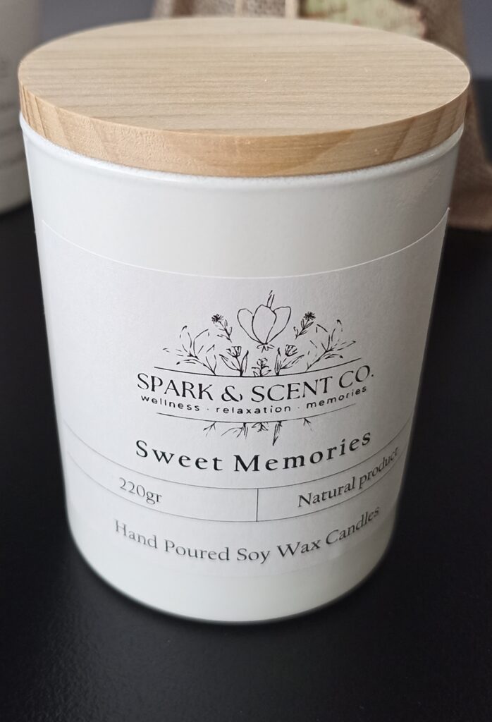 Αρωματικό κερί σόγιας Πικάντικη Σταφίδα - Sweet Memories 220g