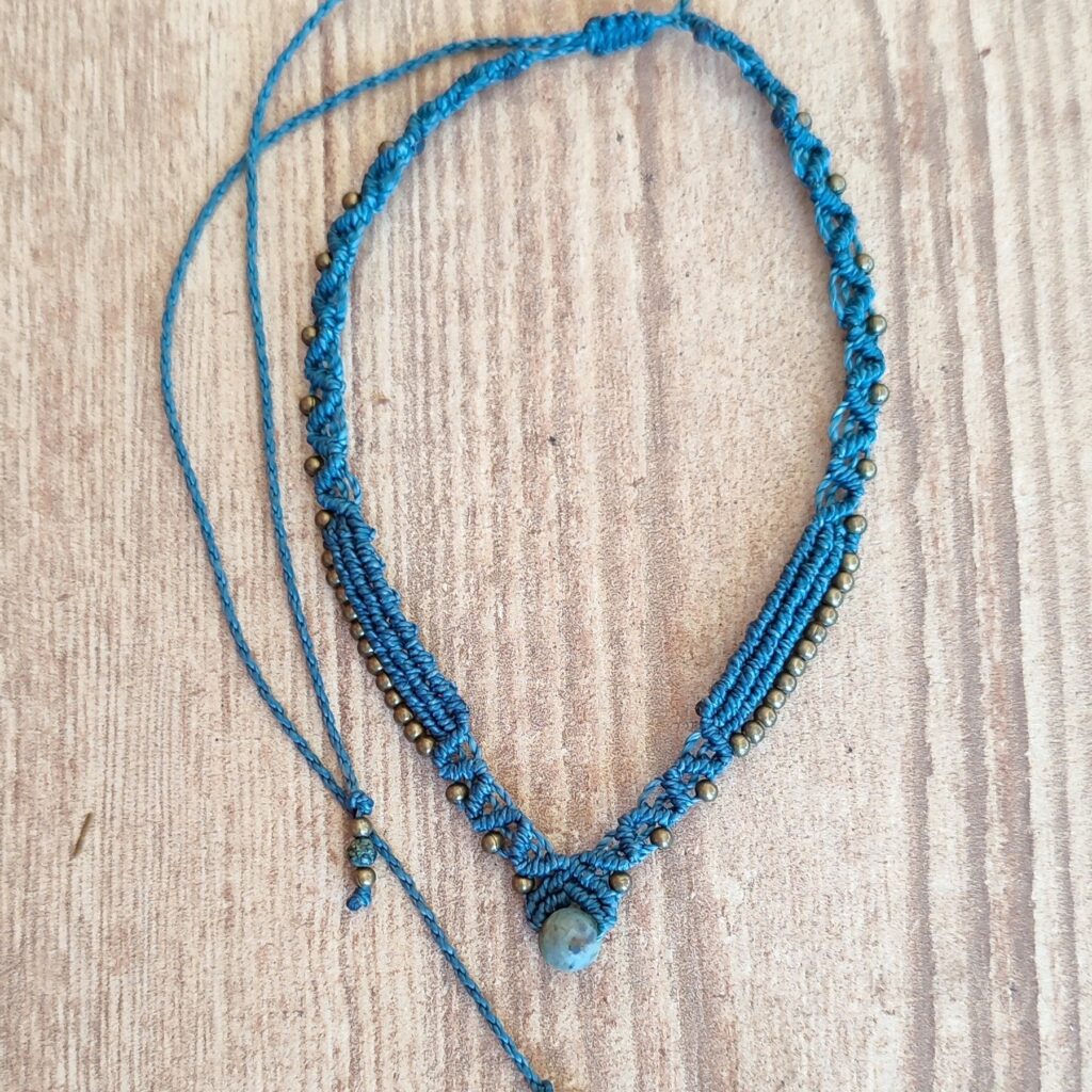 Κολιέ boho μακραμέ με χάντρες