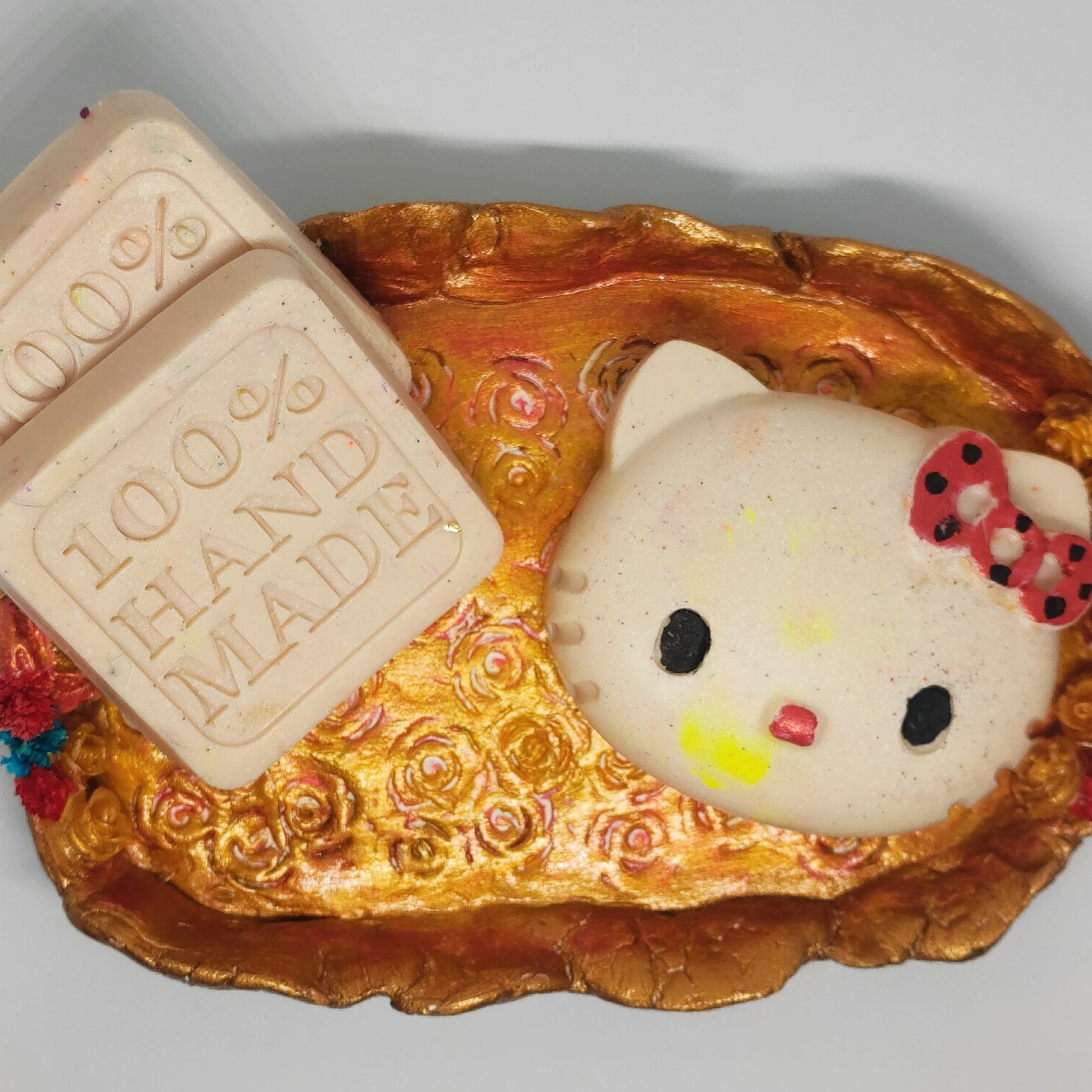 Σαπουνάκι hello kitty από χειροποίητη βάση γλυκερίνης 60gr