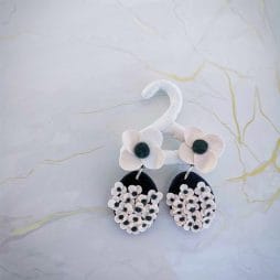 Handmade σκουλαρίκια "flowers" μαύρο άσπρο κυπαρισσί