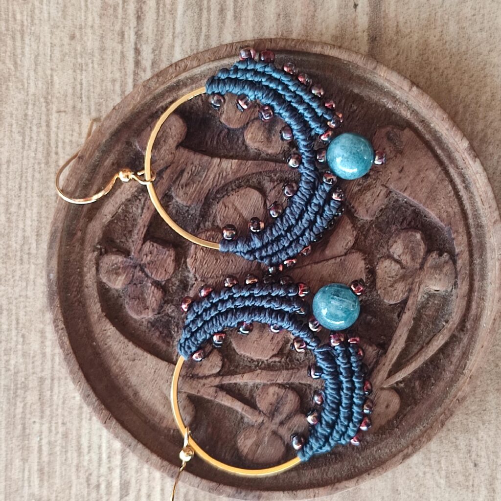 Μακραμέ boho σκουλαρίκια κρίκοι χειροποίητα με χάντρες