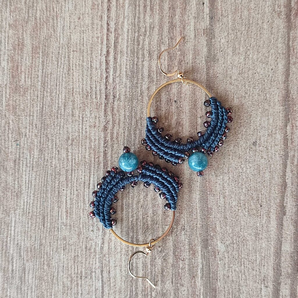 Μακραμέ boho σκουλαρίκια κρίκοι χειροποίητα με χάντρες