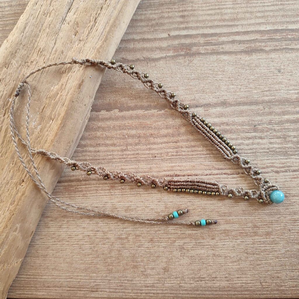 Κολιέ boho μακραμέ με χάντρες