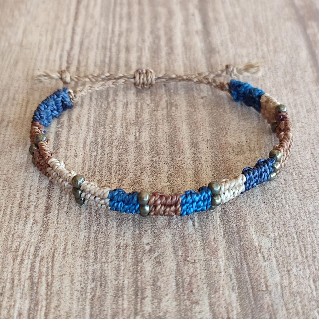 Βραχιόλι boho μακραμέ με χάντρες