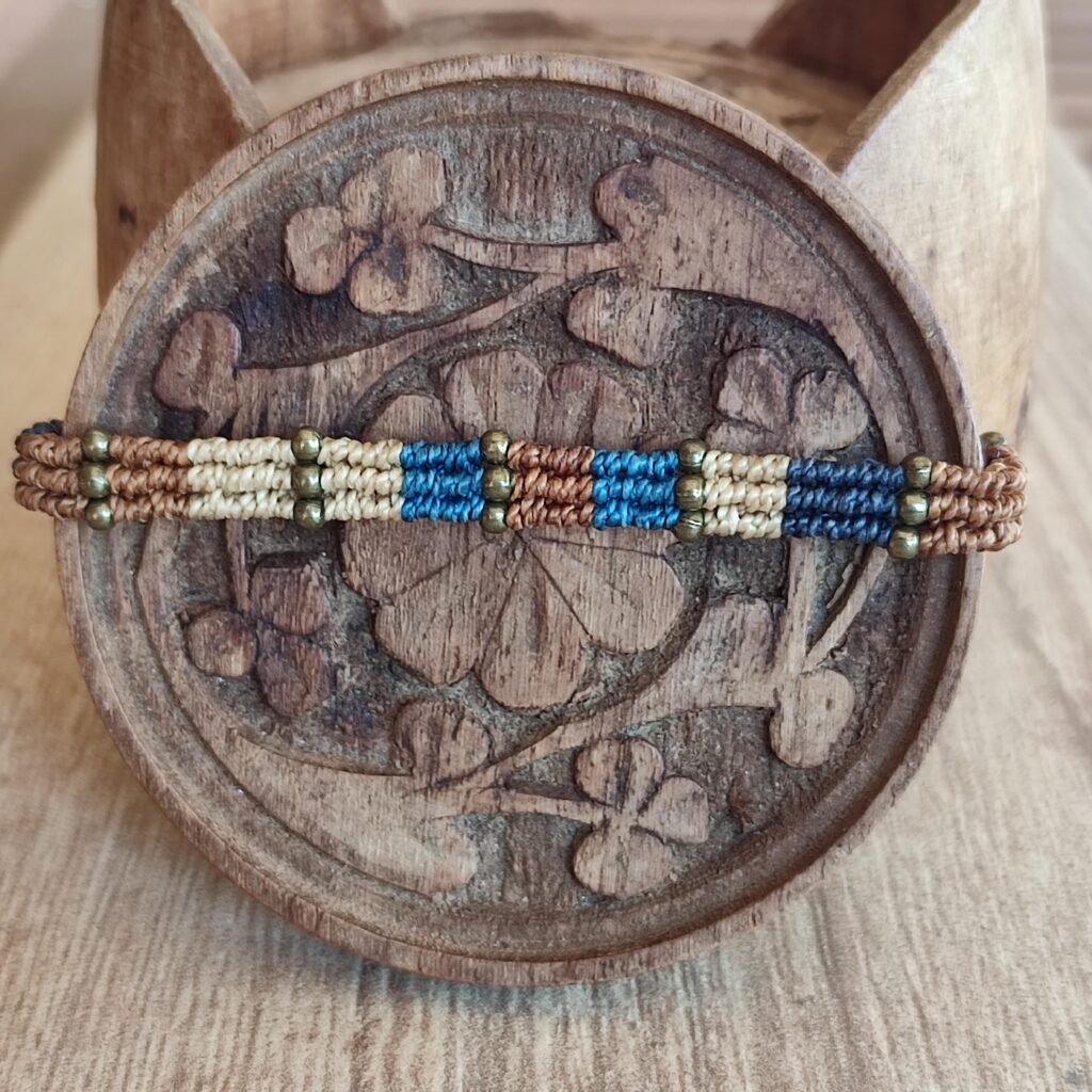 Βραχιόλι boho μακραμέ με χάντρες