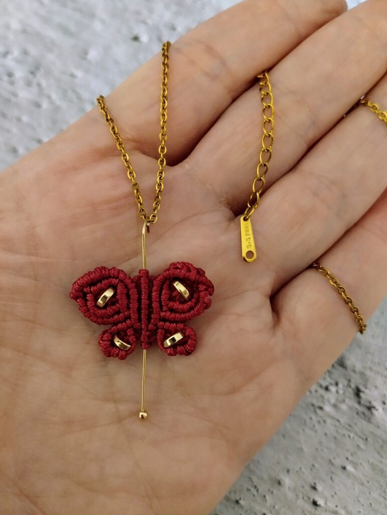Ατσάλινο κολιέ πεταλούδα macrame