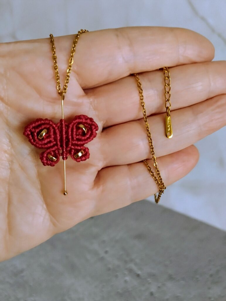 Ατσάλινο κολιέ πεταλούδα macrame