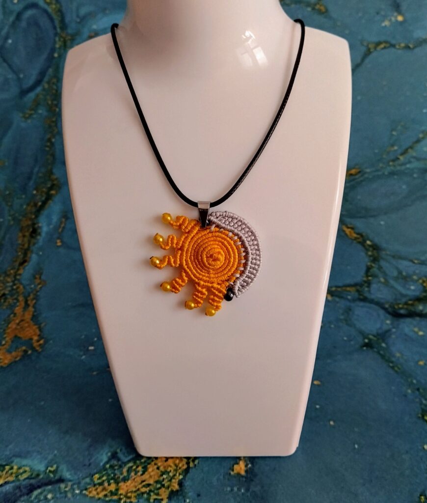 Boho Κολιέ ήλιος, φεγγάρι, macrame