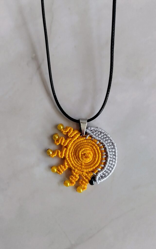 Boho Κολιέ ήλιος, φεγγάρι, macrame