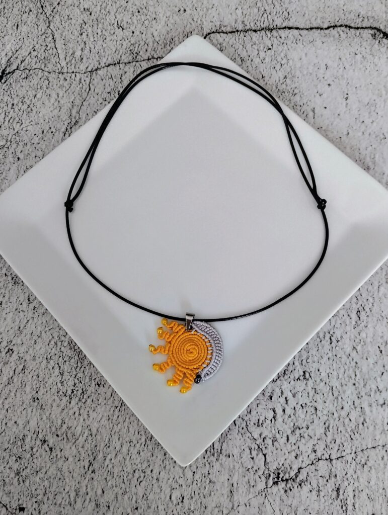 Boho Κολιέ ήλιος, φεγγάρι, macrame